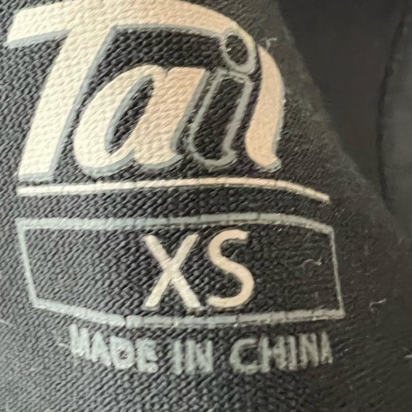 TAIL Activewear Black and Gold Ruffled Hem Dress Sz Women’s Extra Small - Picture 4 of 10